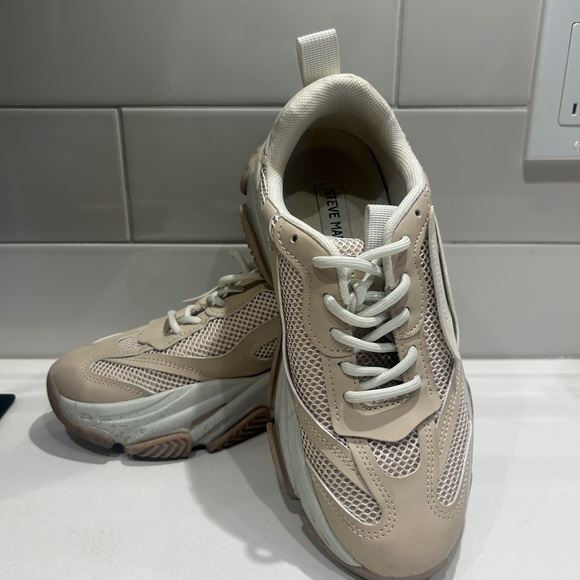 Steve Madden possession sneakers - Picture 2 of 2